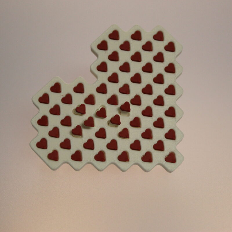 Fidget Pin Heart „Pixel Love” – Instrument Senzorial și Decor Interactiv