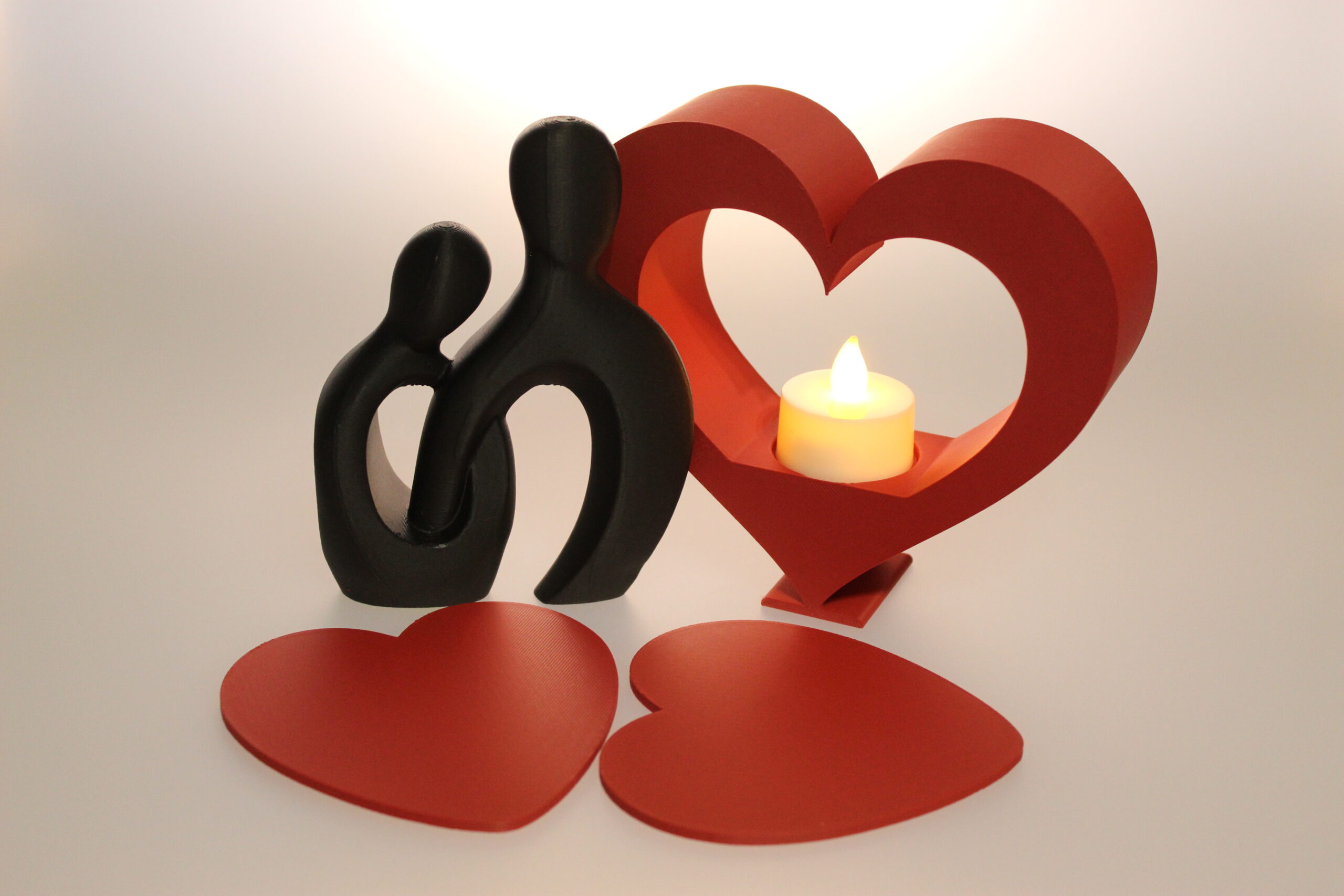 Pachet Cadou „House of Love 2” – Statuetă, Suport Lumânare Masiv și Coastere
