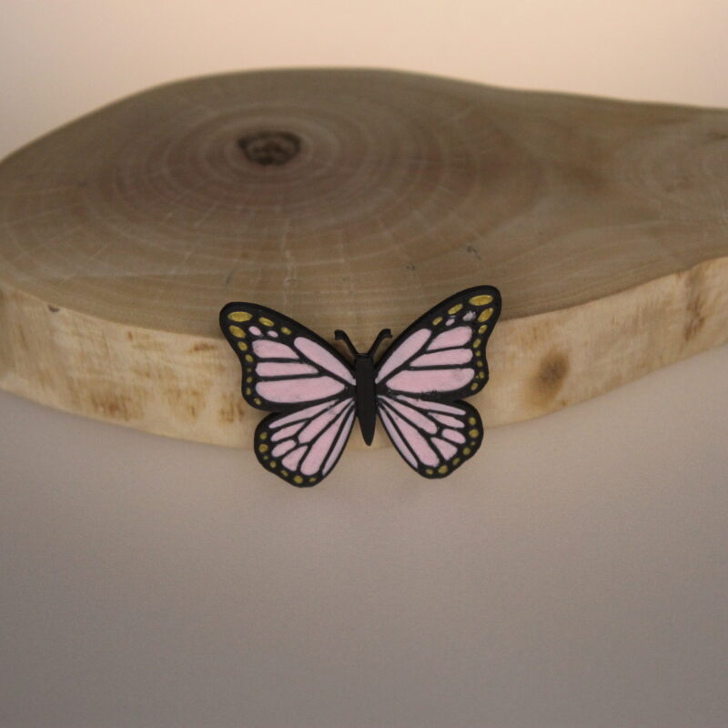 Fluture Monarh Roz – Accesoriu printat 3D (Broșă sau Magnet)