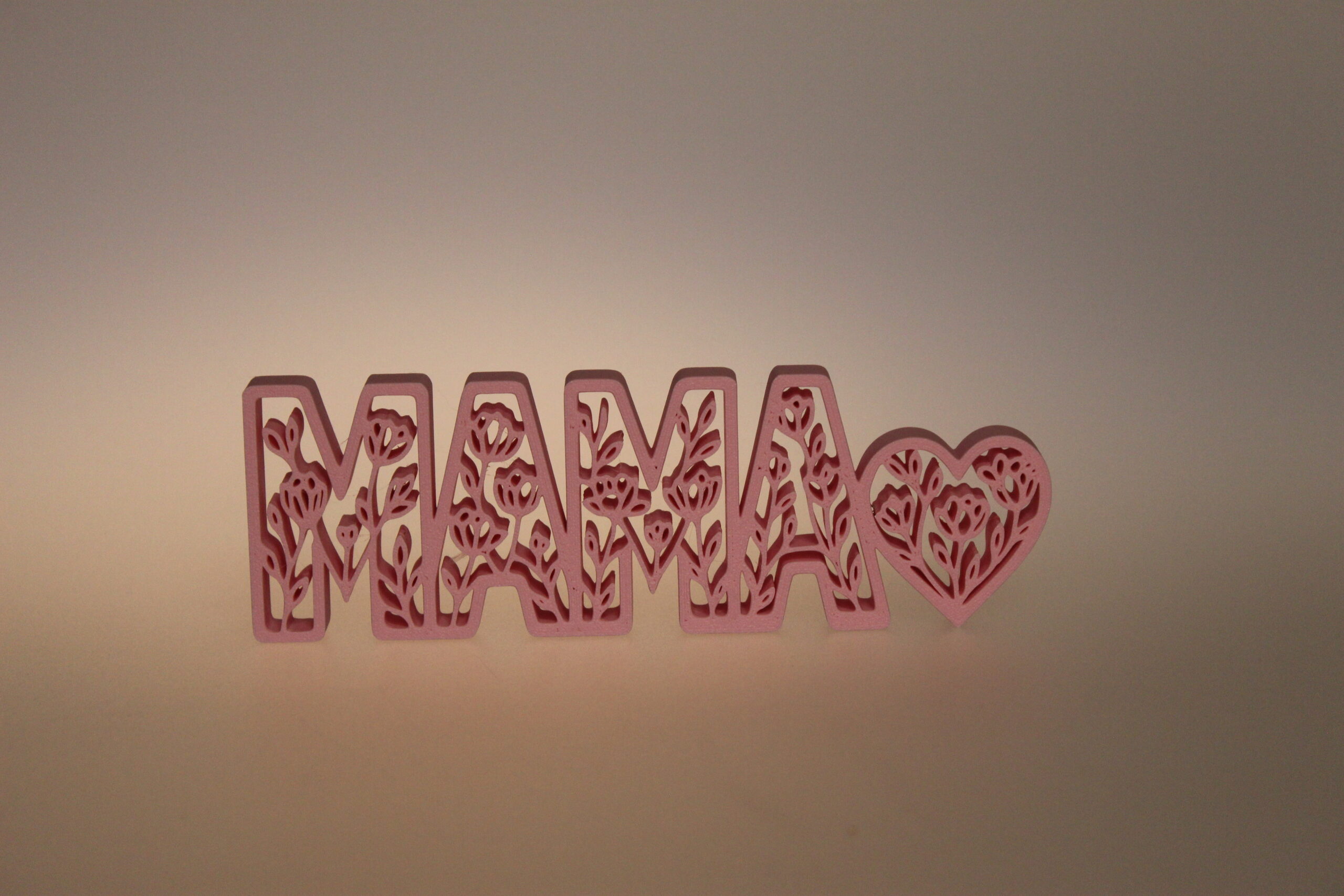 Decor „MAMA” – Simbolul Recunoștinței Printat 3D