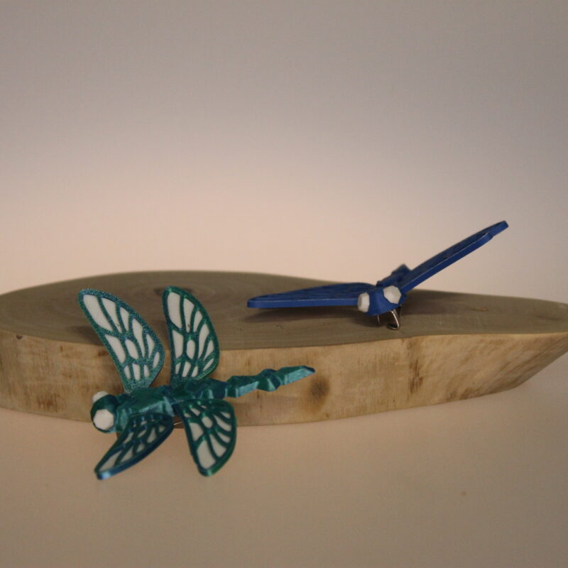 Libelula "Dantela Aerului" – Accesoriu Printat 3D (Broșă sau Magnet)