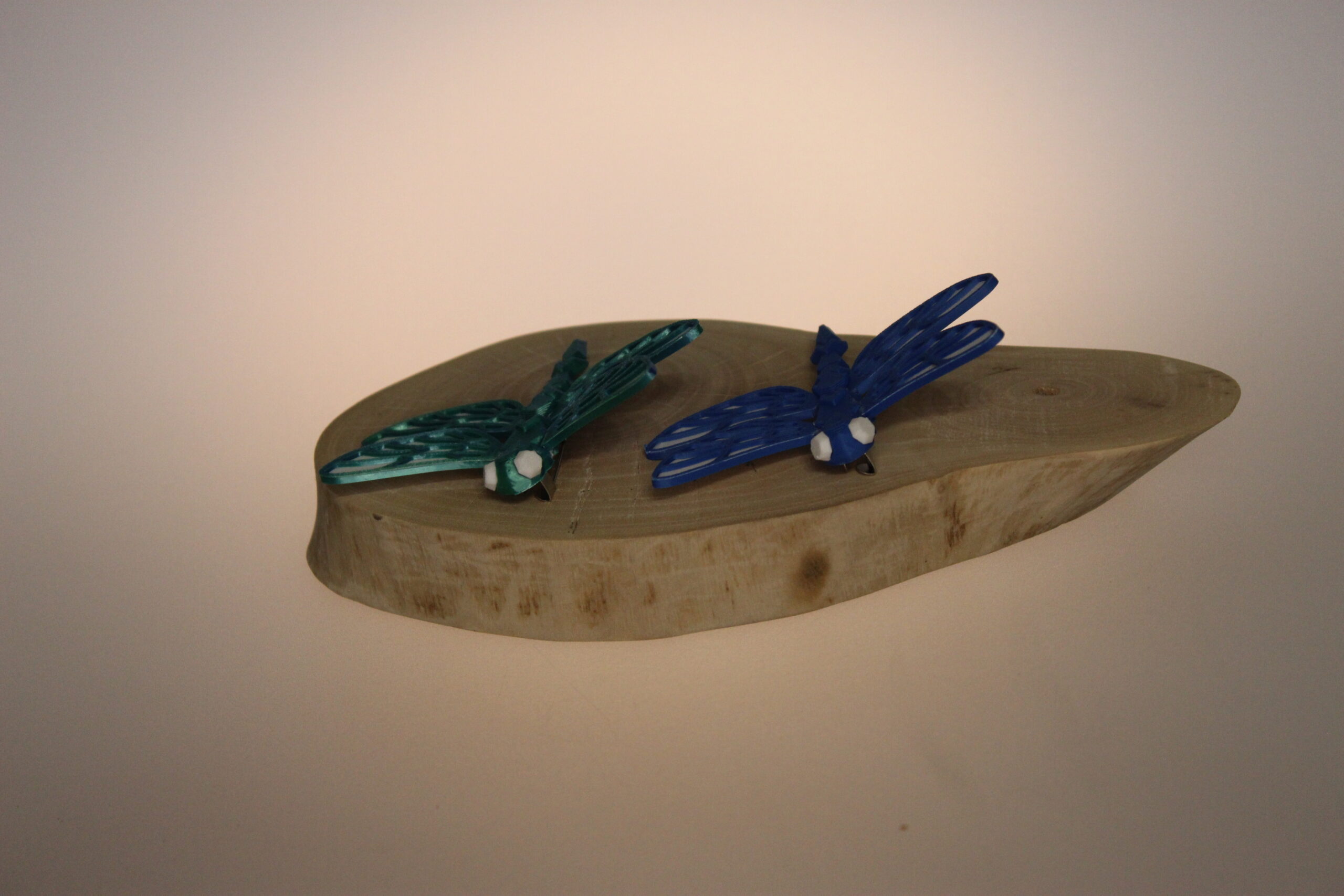 Libelula "Dantela Aerului" – Accesoriu Printat 3D (Broșă sau Magnet) - imagine 4
